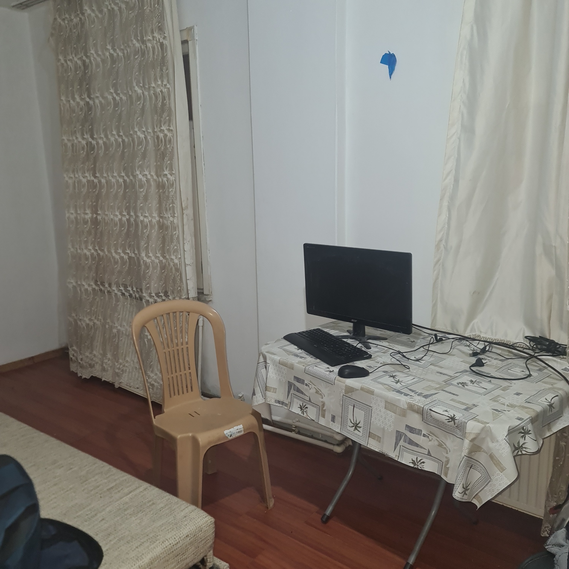 Arnavutköy merkezde Ferah tek başına kalabileceğin oda odanın büyüklüğü 5'e 5