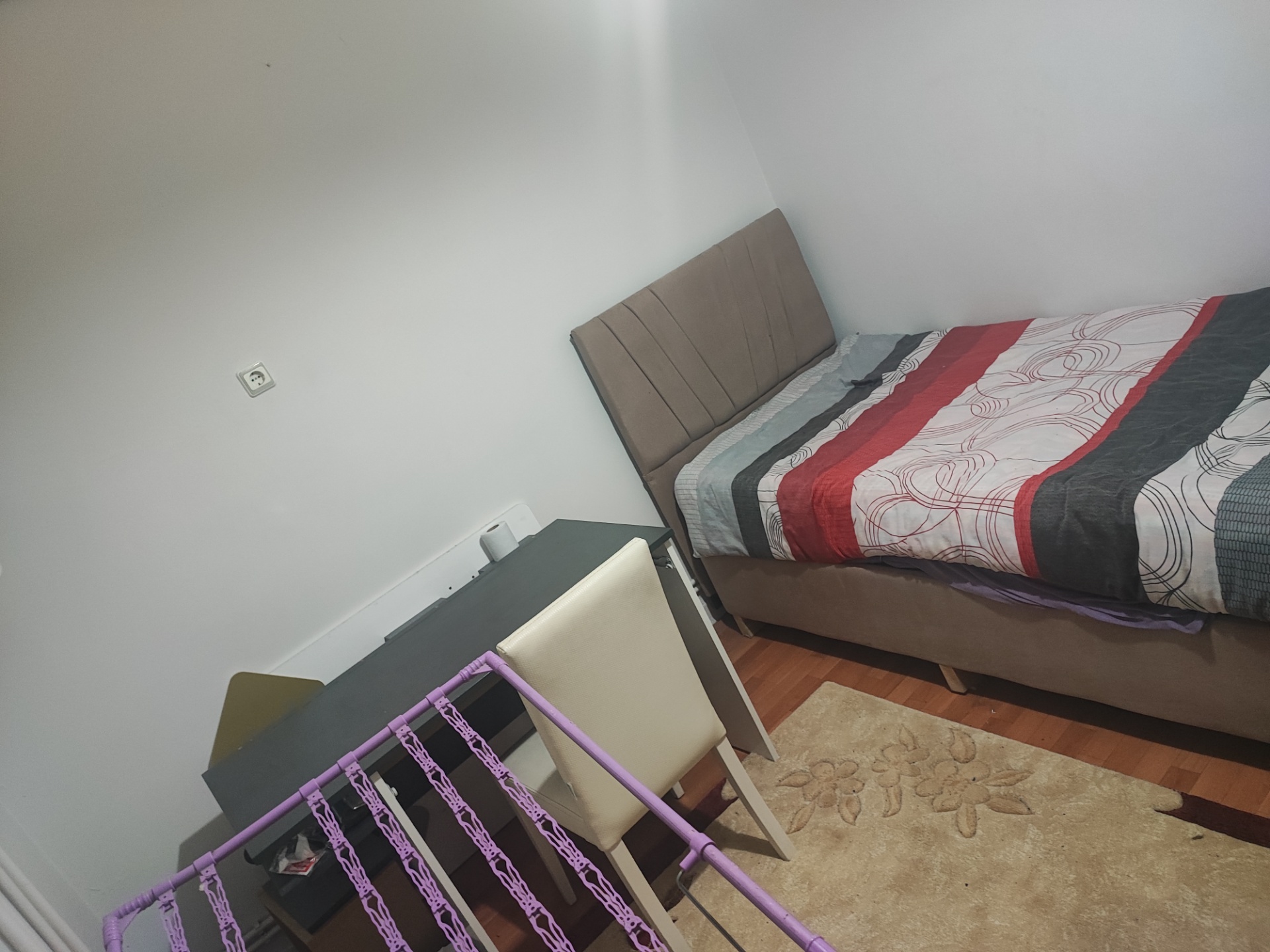 Metroya 10dk otobüs durağına 7dk yürüme mesafesinde