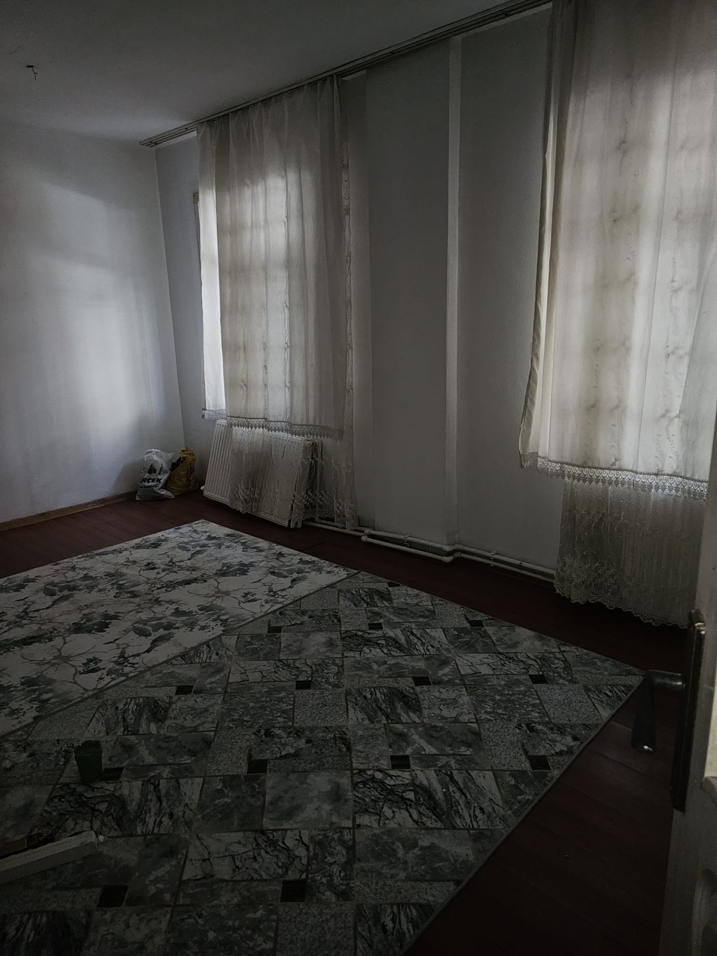 ARNAVUTKÖY MERKEZDE KİRALIK GENİŞ FERAH  ODA